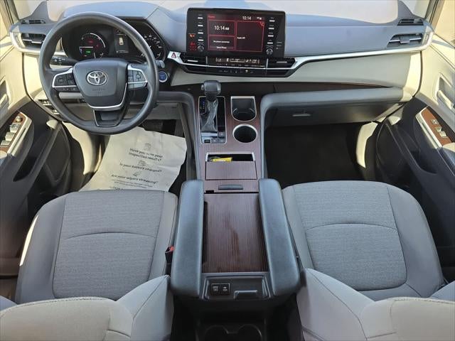 Toyota Sienna LE 2021