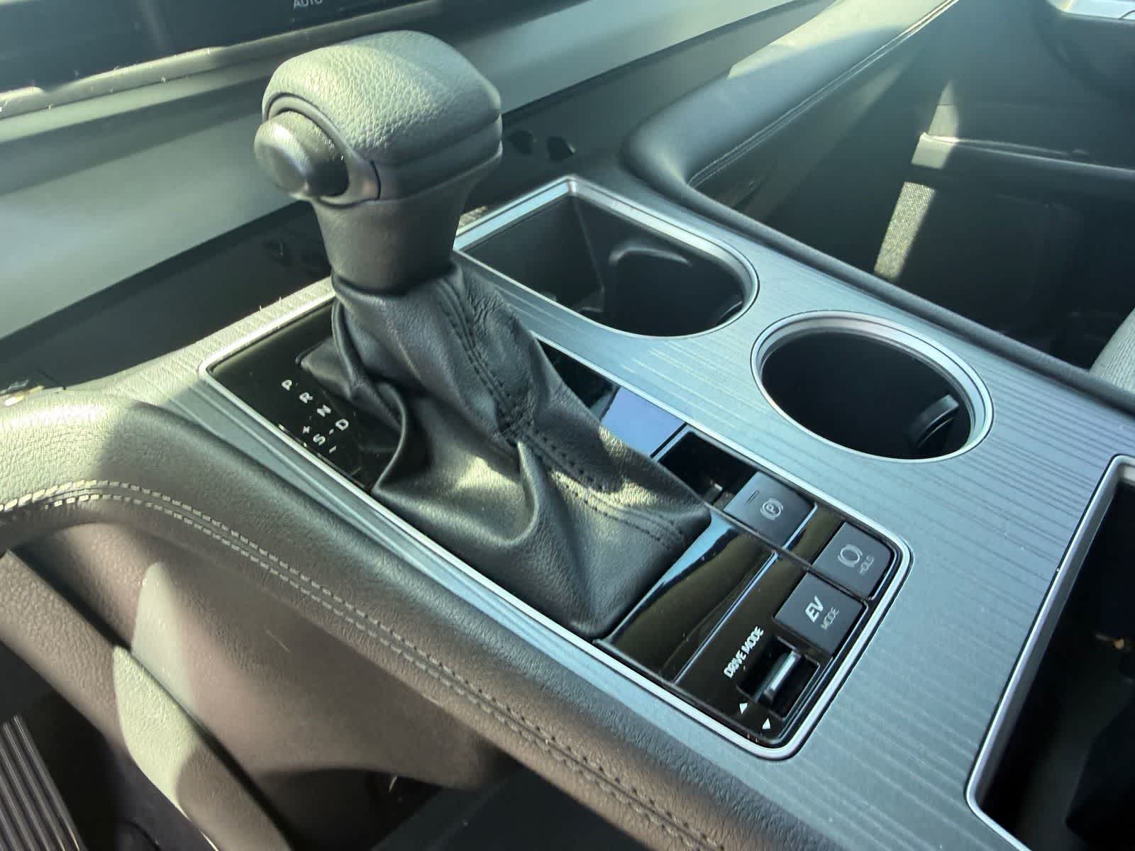Toyota Sienna LE 2025