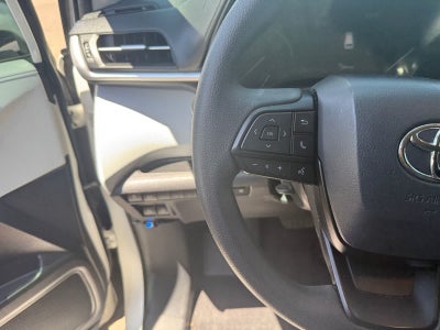 Toyota Sienna LE 2025