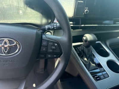 Toyota Sienna LE 2025