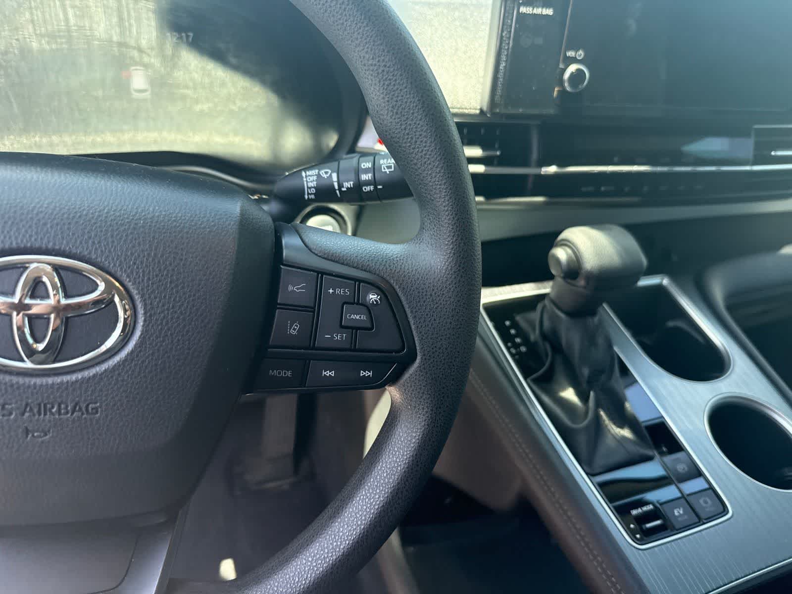 Toyota Sienna LE 2025