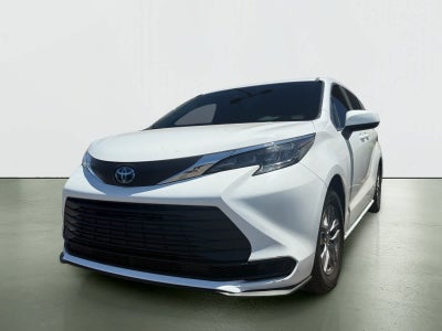 Toyota Sienna LE 2025