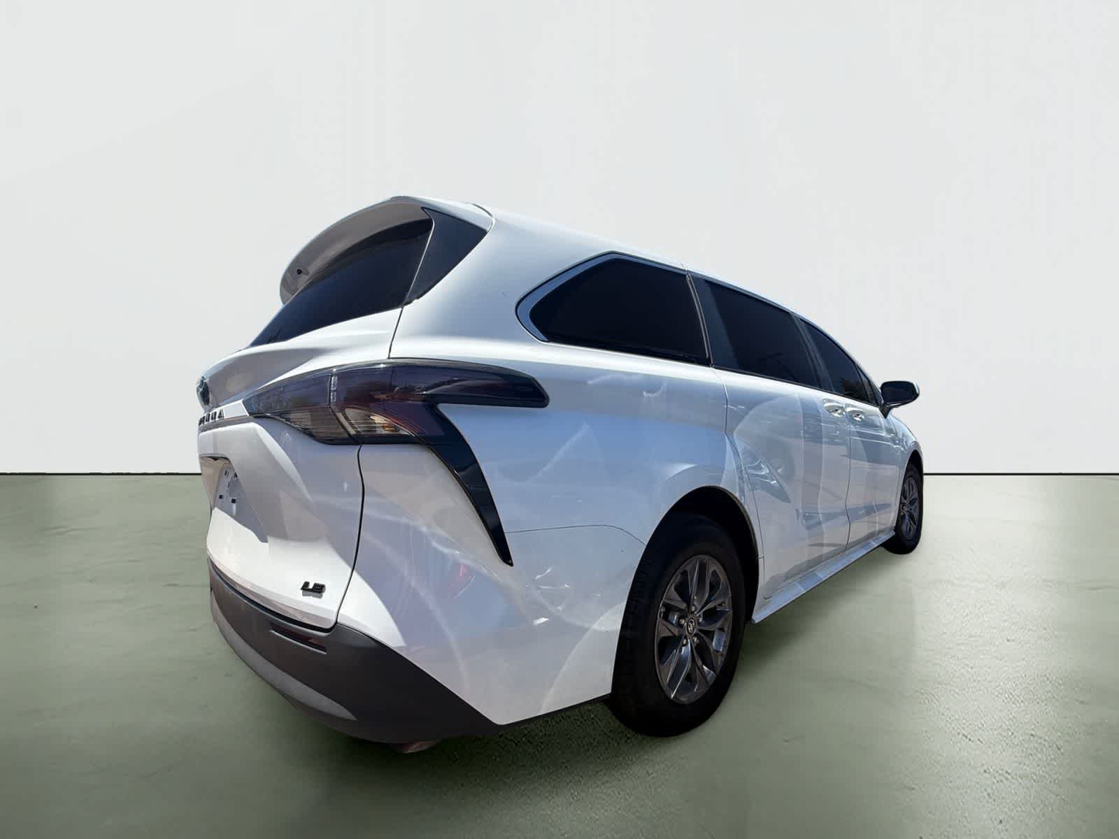 Toyota Sienna LE 2025