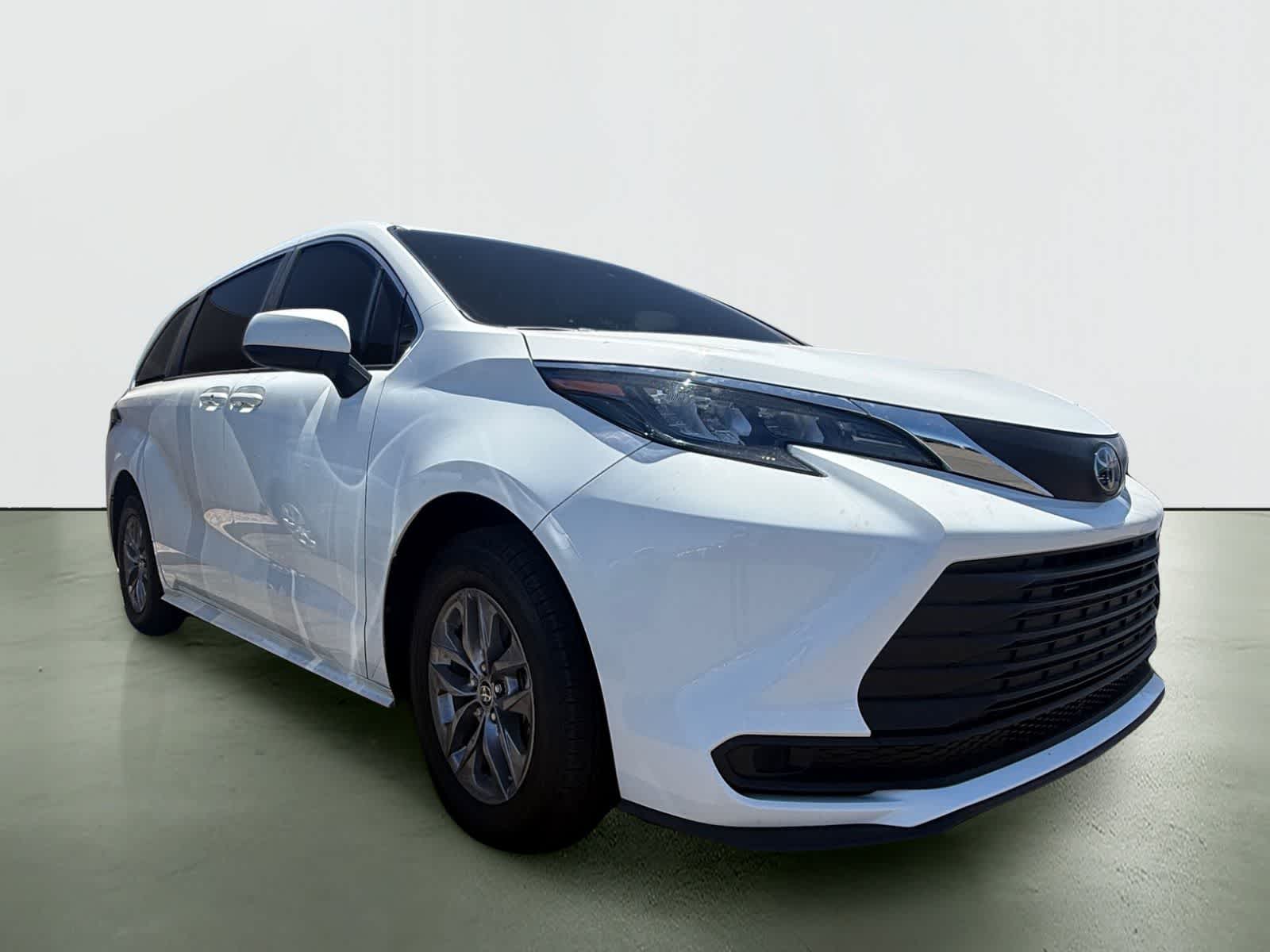 Toyota Sienna LE 2025