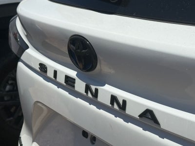 Toyota Sienna LE 2025