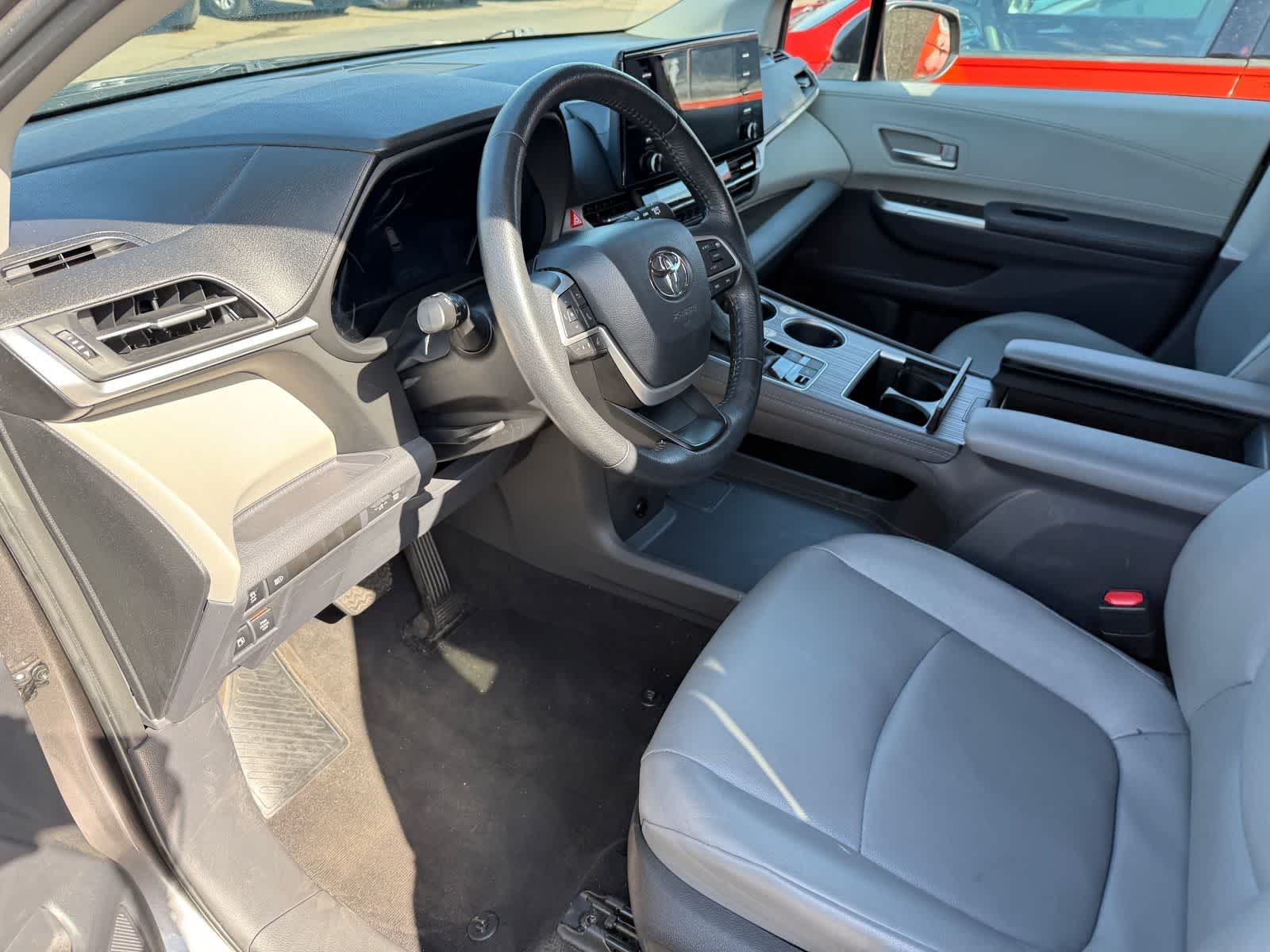 Toyota Sienna XLE 2024