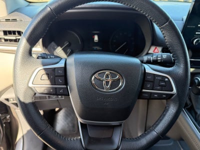 Toyota Sienna XLE 2024