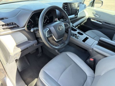 Toyota Sienna XLE 2024
