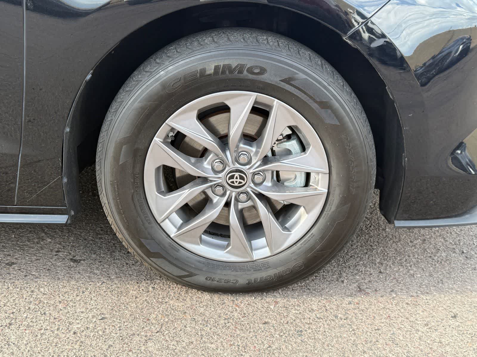 Toyota Sienna XLE 2025