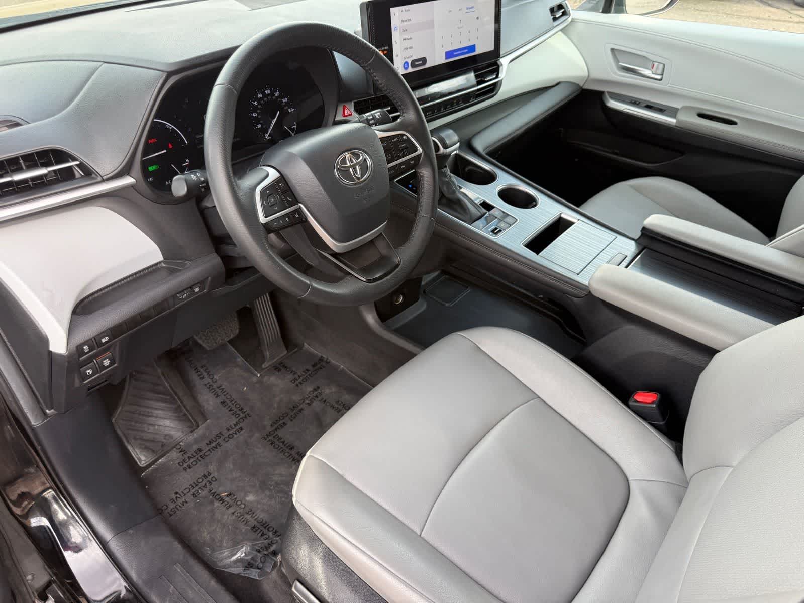 Toyota Sienna XLE 2025