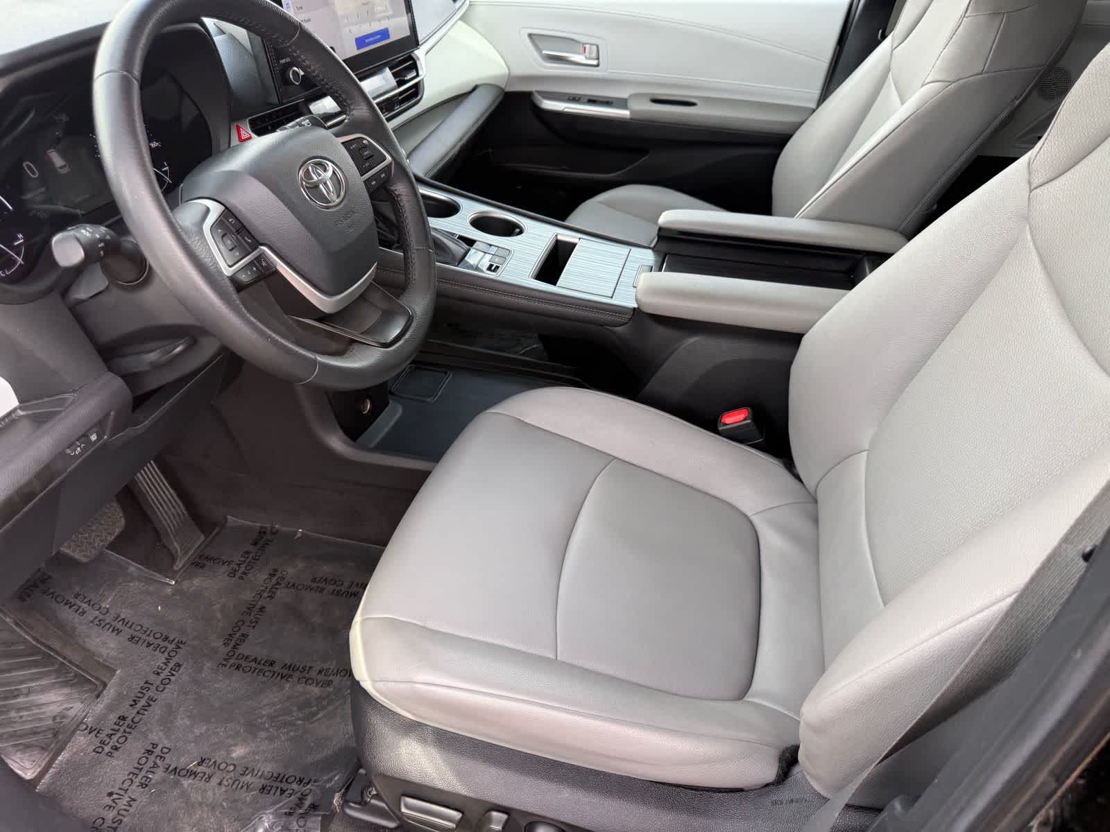 Toyota Sienna XLE 2025