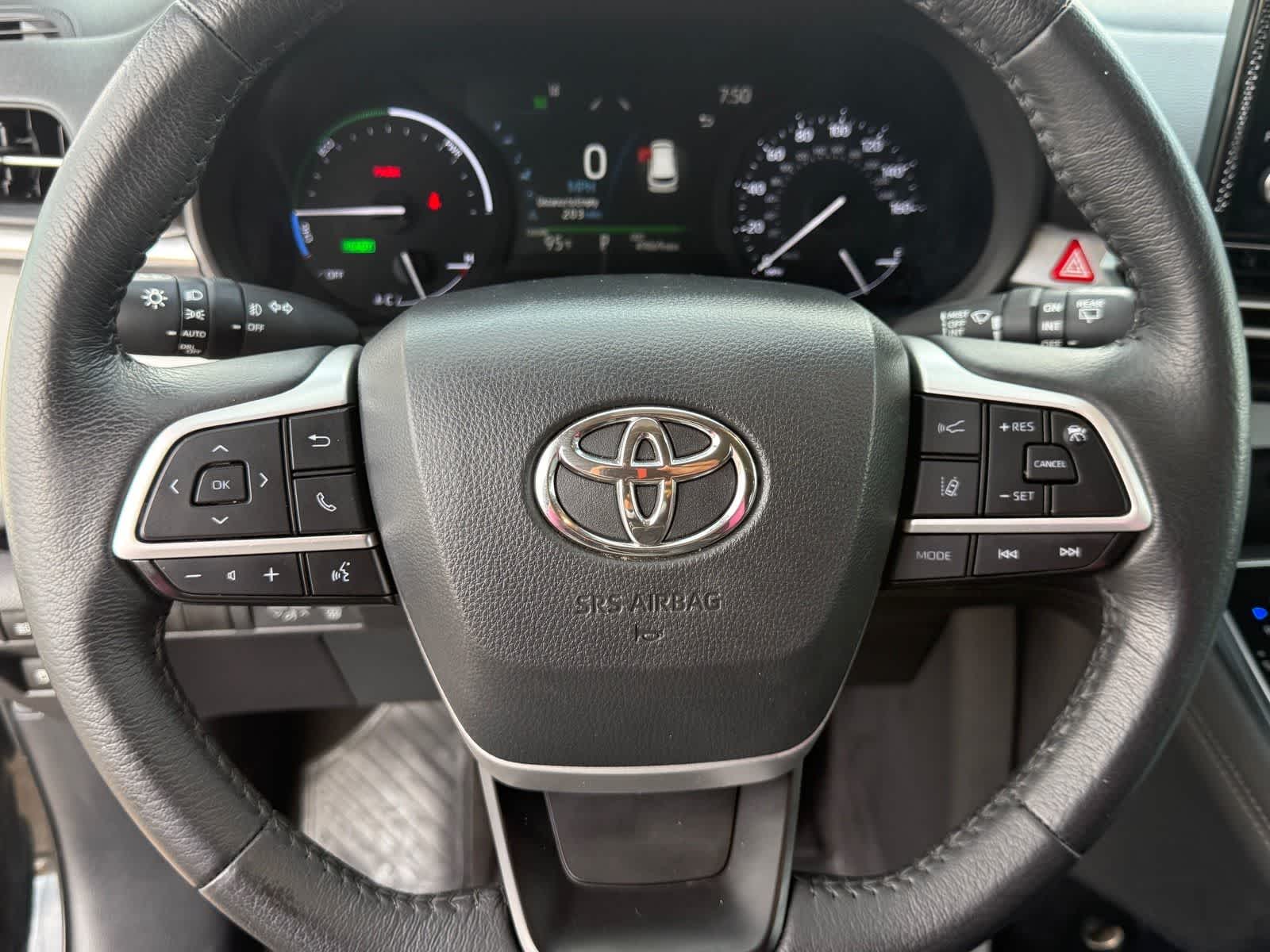 Toyota Sienna XLE 2025