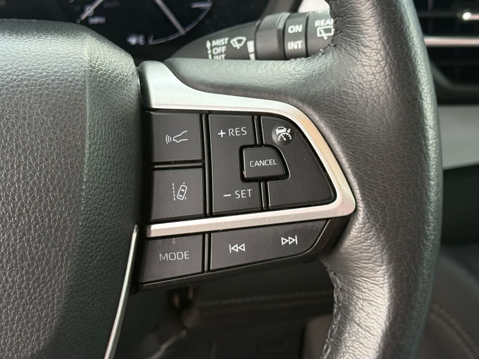 Toyota Sienna XLE 2025