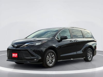 Toyota Sienna XLE 2025