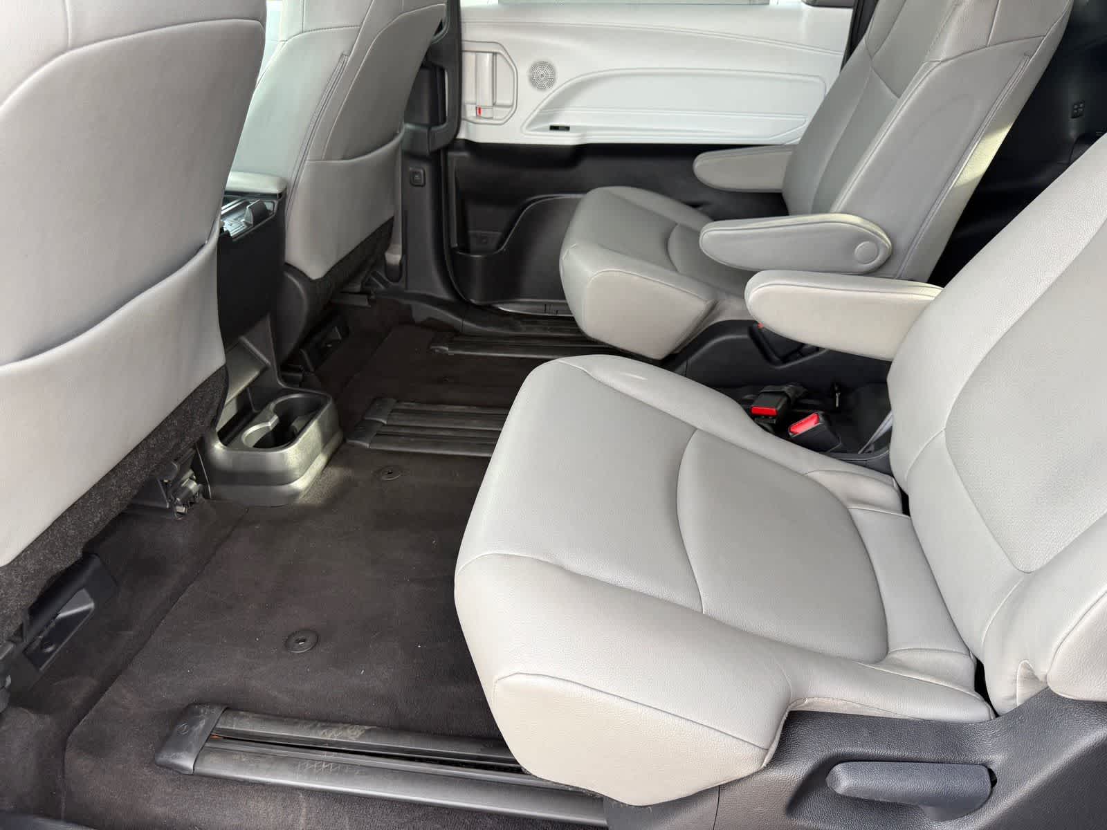 Toyota Sienna XLE 2025