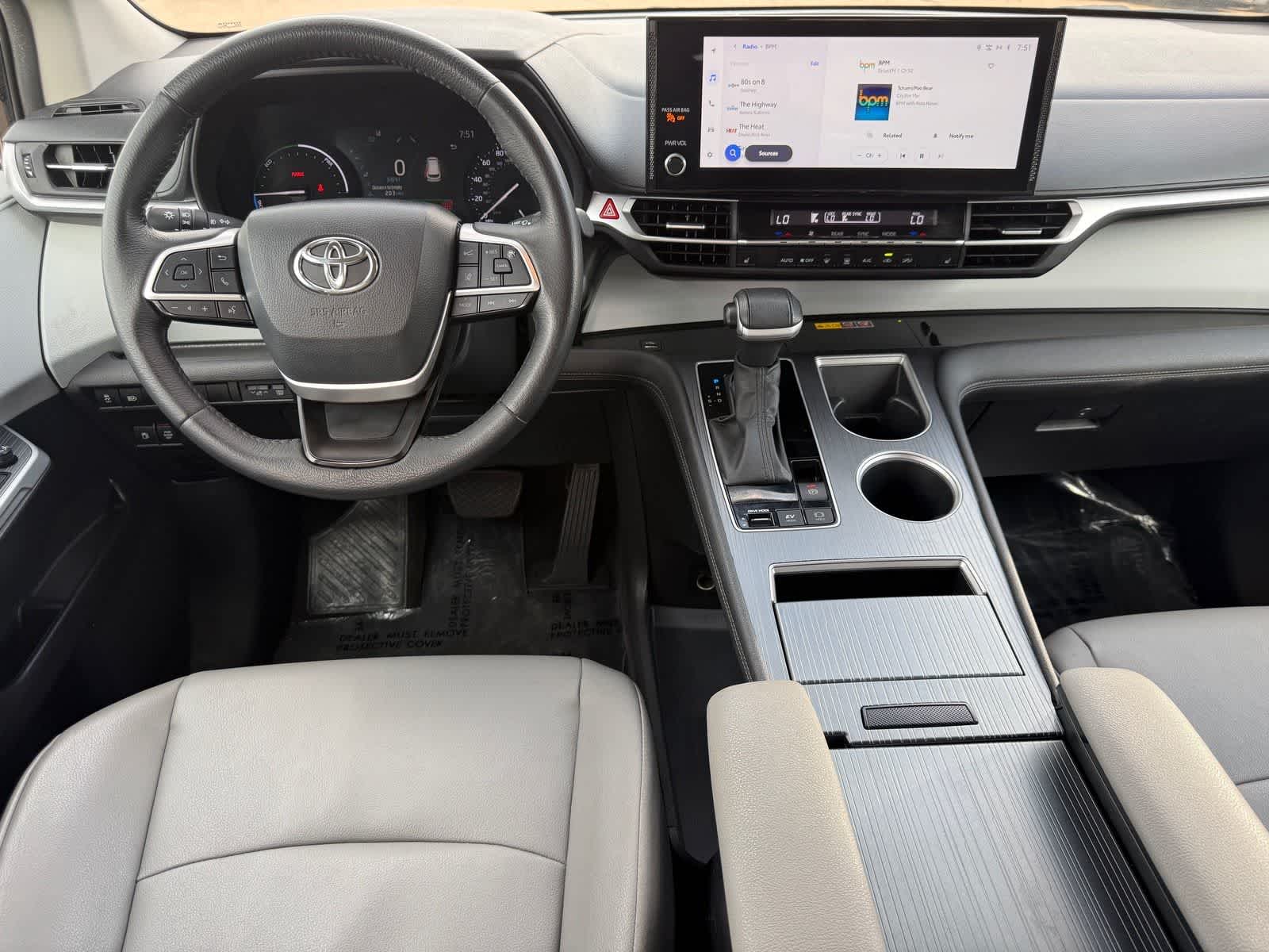 Toyota Sienna XLE 2025