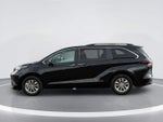 Toyota Sienna XLE 2025