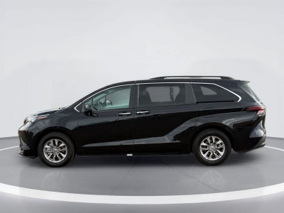 Toyota Sienna XLE 2025