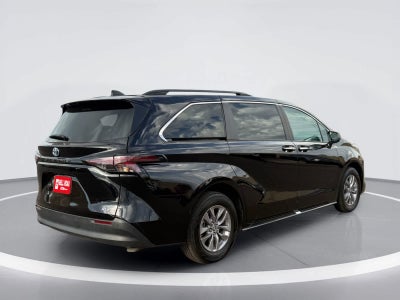 Toyota Sienna XLE 2025