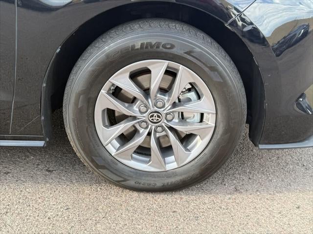 Toyota Sienna XLE 2025