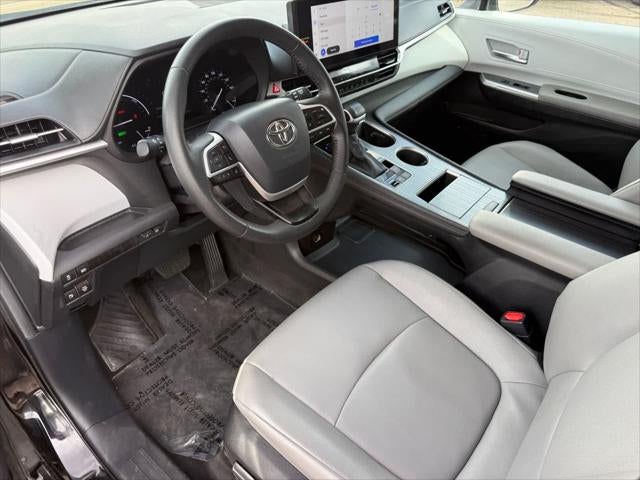 Toyota Sienna XLE 2025