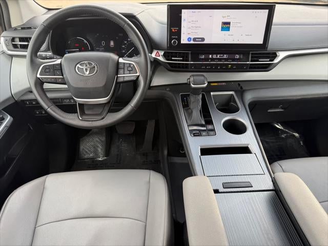 Toyota Sienna XLE 2025
