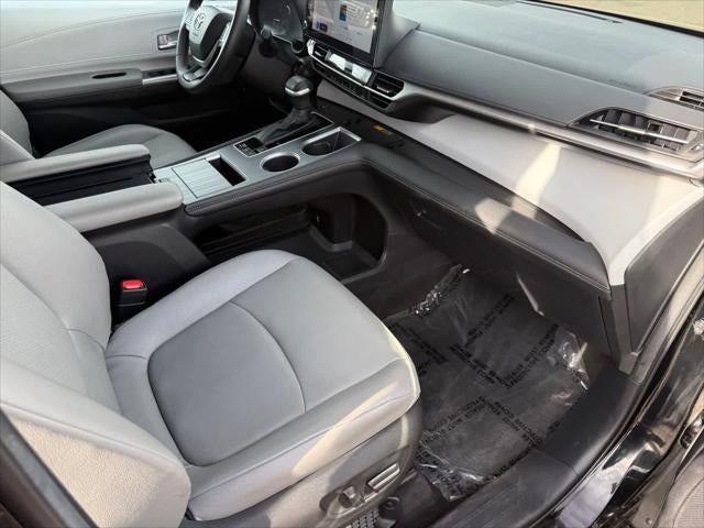 Toyota Sienna XLE 2025