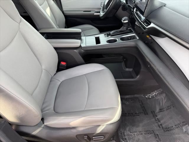 Toyota Sienna XLE 2025
