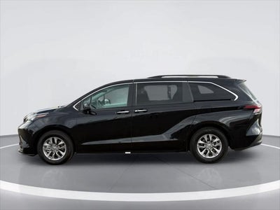 Toyota Sienna XLE 2025