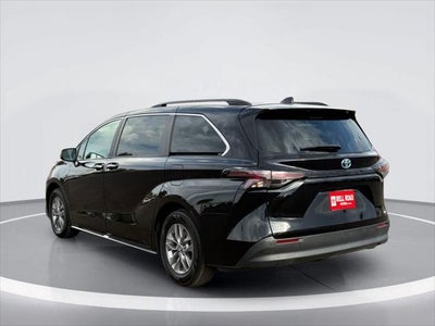 Toyota Sienna XLE 2025