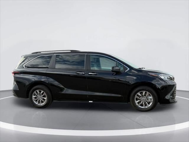 Toyota Sienna XLE 2025