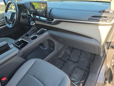 Toyota Sienna XLE 2024