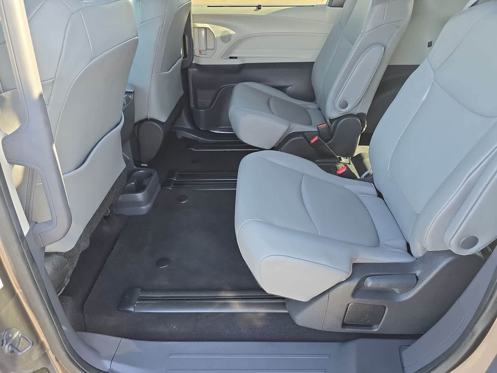 Toyota Sienna XLE 2024