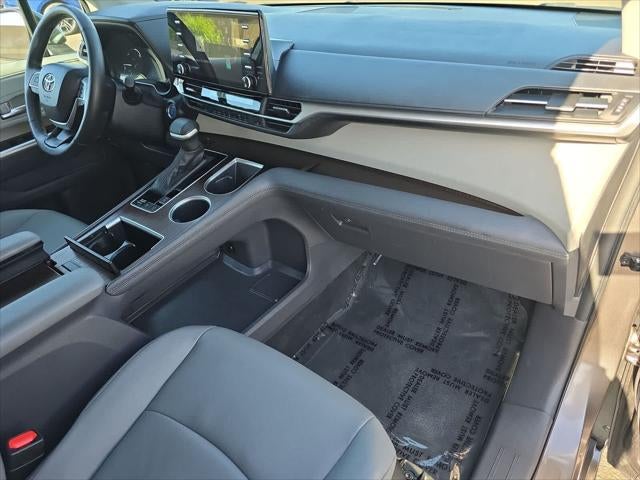 Toyota Sienna XLE 2024