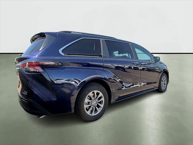 Toyota Sienna XLE 2024