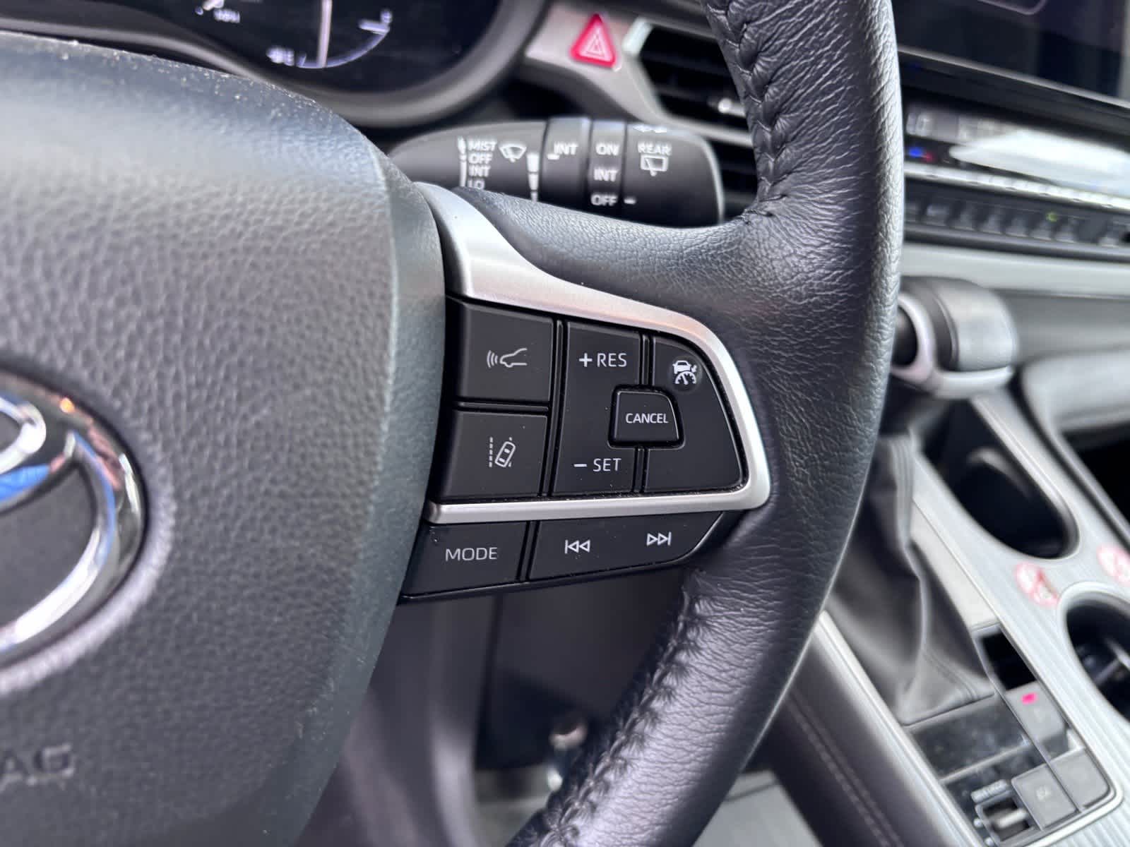Toyota Sienna XLE 2025