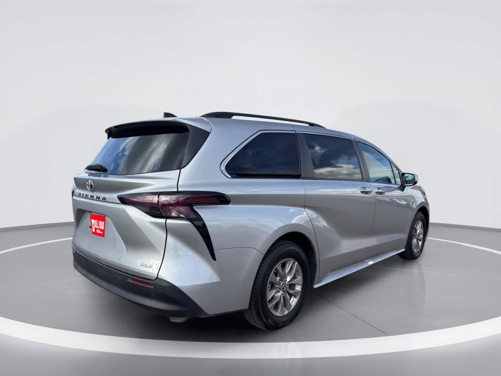 Toyota Sienna XLE 2025