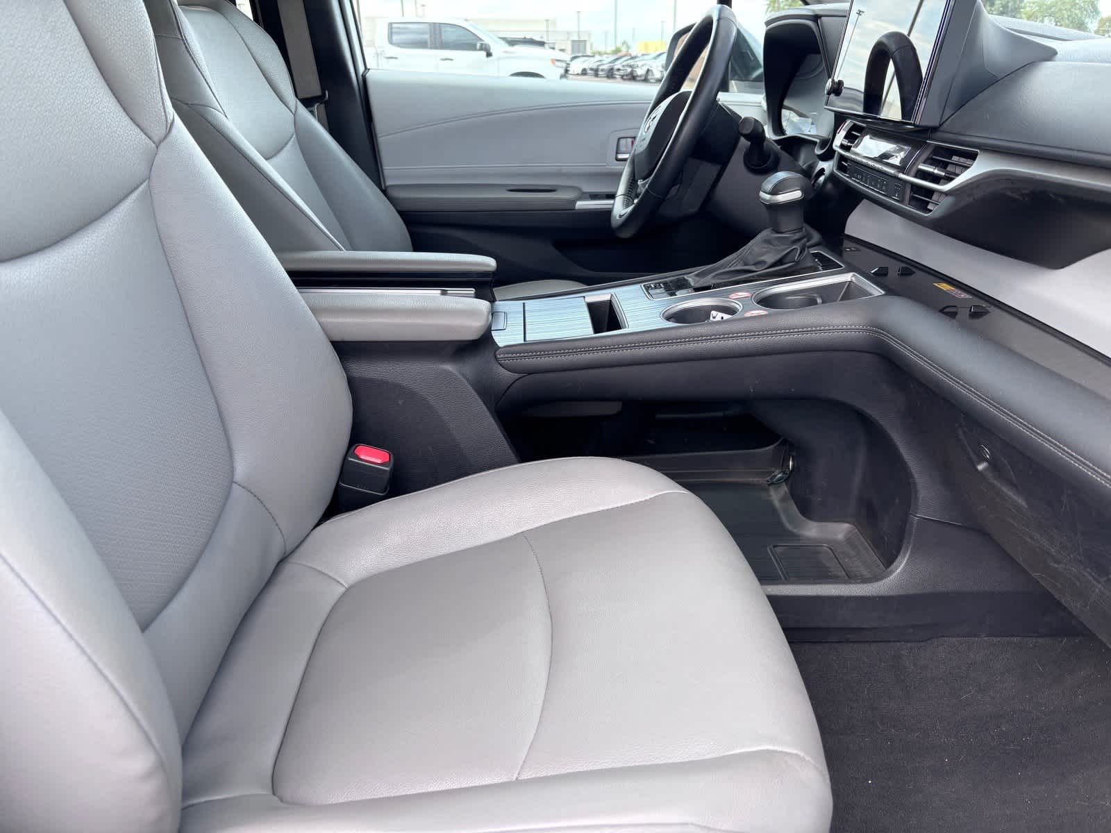 Toyota Sienna XLE 2025