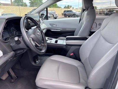 Toyota Sienna XLE 2025