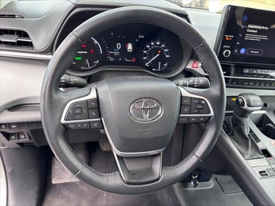 Toyota Sienna XLE 2025
