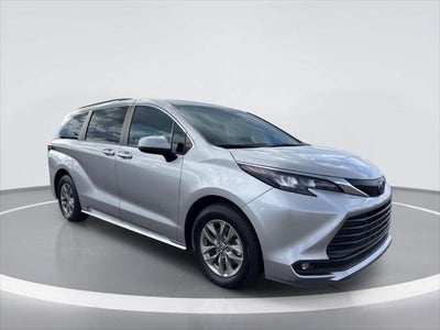 Toyota Sienna XLE 2025
