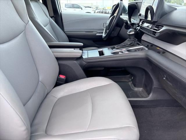 Toyota Sienna XLE 2025