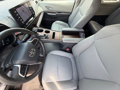 Toyota Sienna XLE 2024