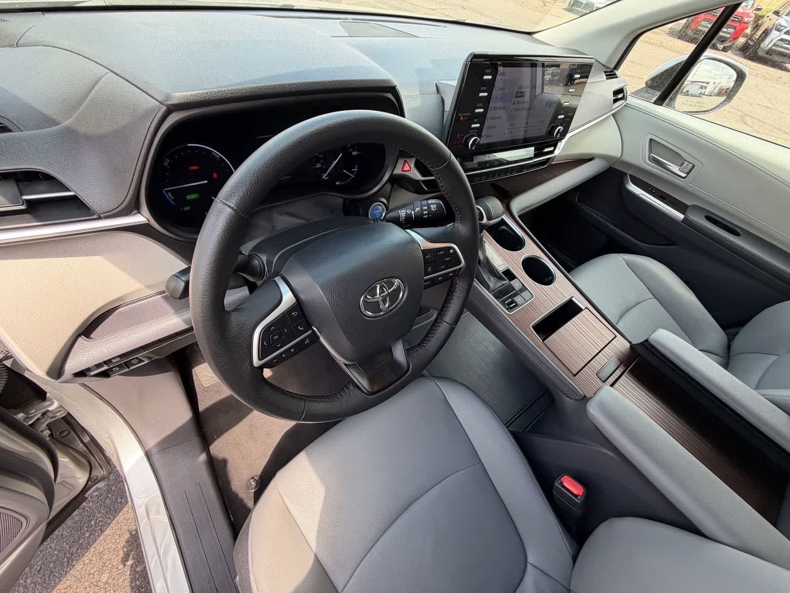 Toyota Sienna XLE 2024