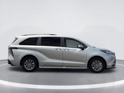 Toyota Sienna XLE 2024