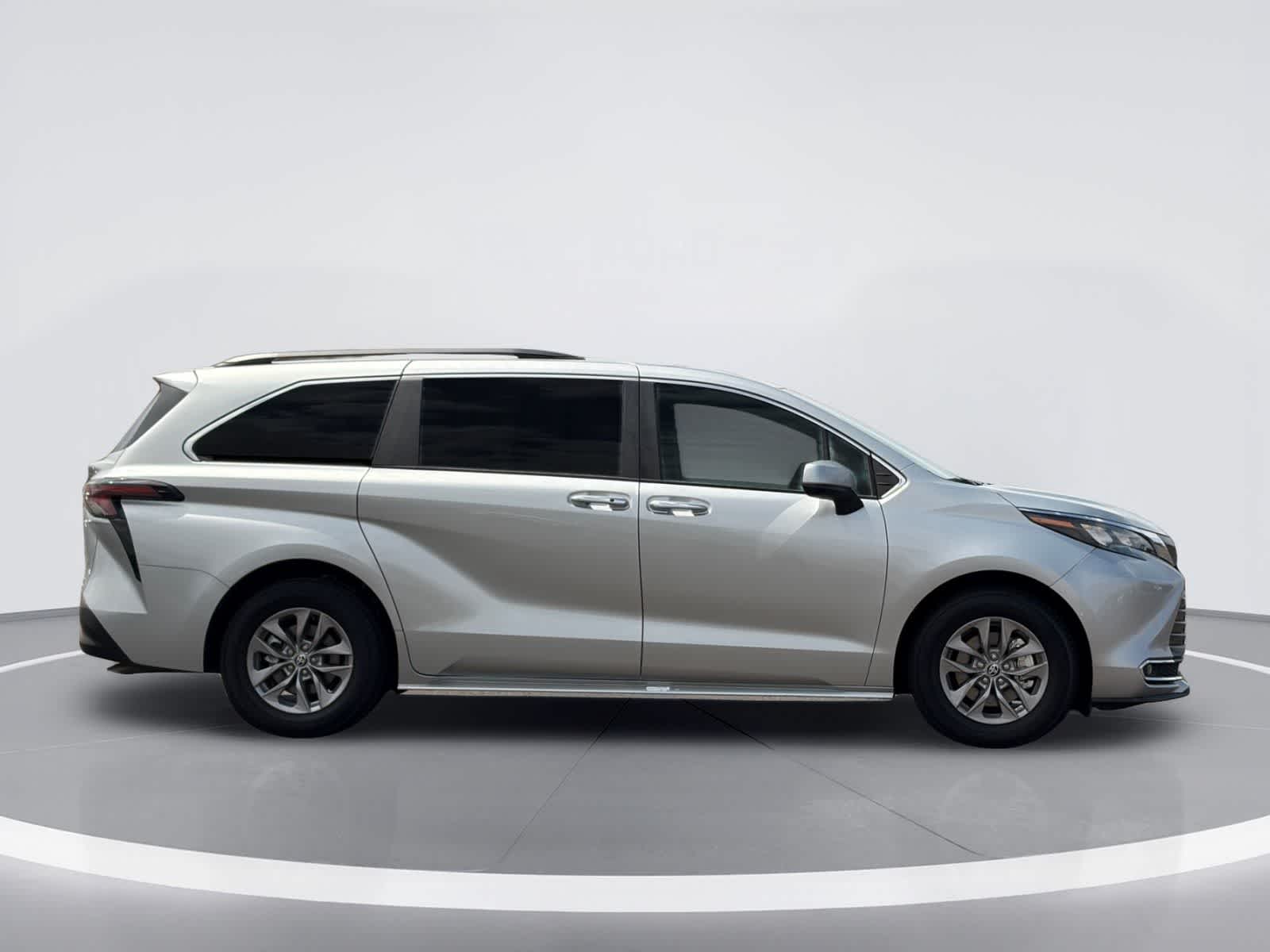 Toyota Sienna XLE 2024