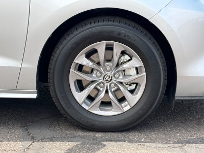 Toyota Sienna XLE 2024