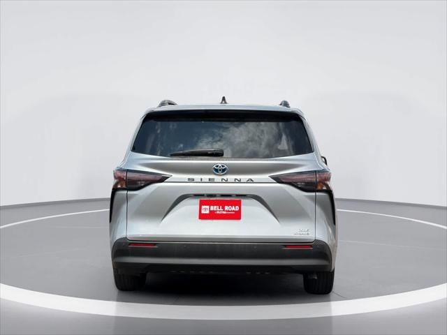 Toyota Sienna XLE 2024