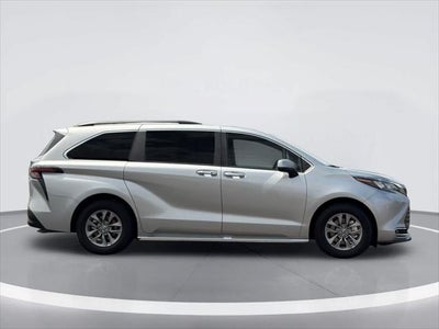 Toyota Sienna XLE 2024
