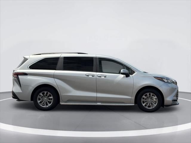 Toyota Sienna XLE 2024